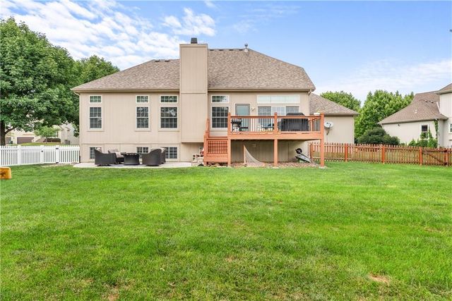 317 SW Bridlewood Court, Lee's Summit, MO 64081