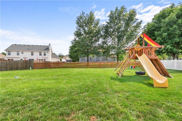 317 SW Bridlewood Court, Lee's Summit, MO 64081
