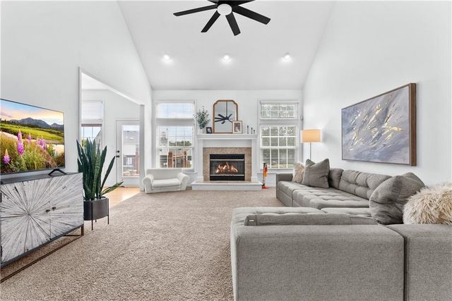 317 SW Bridlewood Court, Lee's Summit, MO 64081