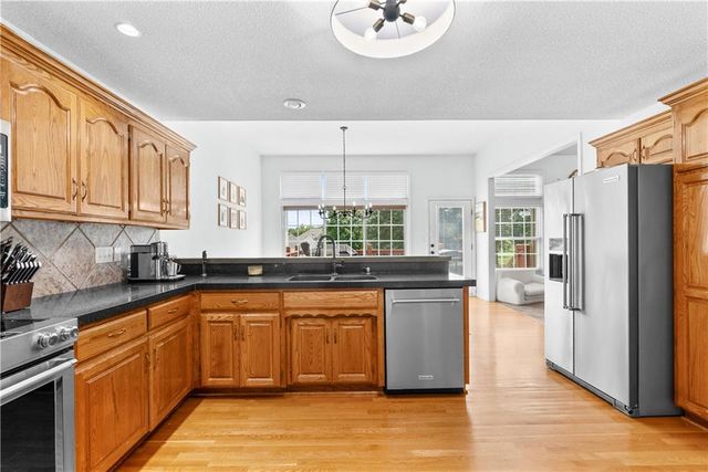 317 SW Bridlewood Court, Lee's Summit, MO 64081