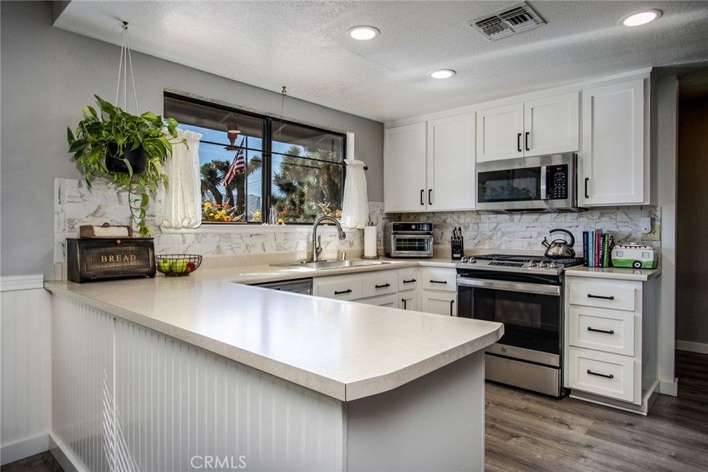 Image 11 of property listing at 62110 Crestview Drive, Joshua Tree, CA 92252