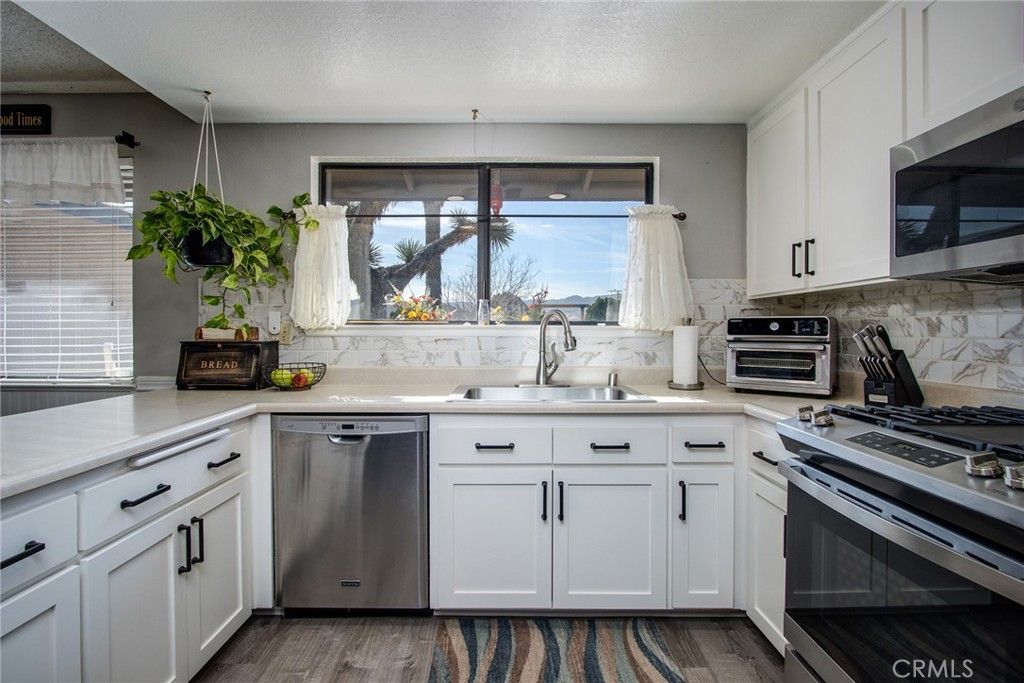 Image 12 of property listing at 62110 Crestview Drive, Joshua Tree, CA 92252