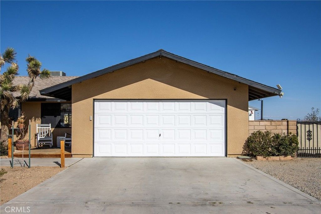 Image 38 of property listing at 62110 Crestview Drive, Joshua Tree, CA 92252