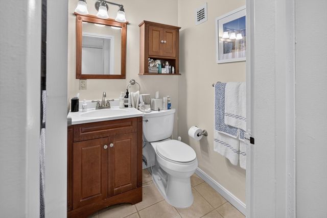 2 Hawthorne Place 17G, Boston, MA 02114