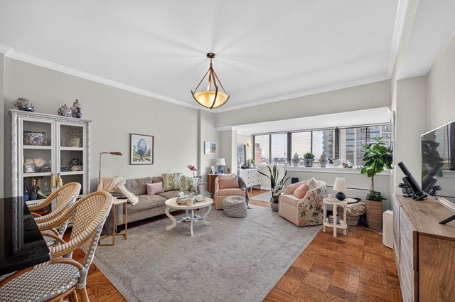 2 Hawthorne Place 17G, Boston, MA 02114