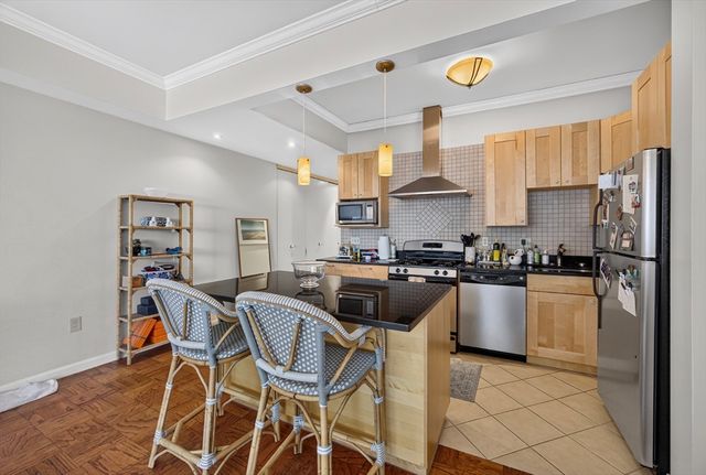 2 Hawthorne Place 17G, Boston, MA 02114