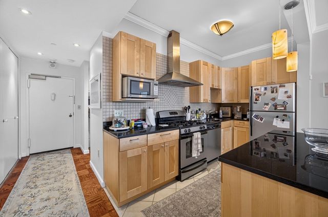 2 Hawthorne Place 17G, Boston, MA 02114