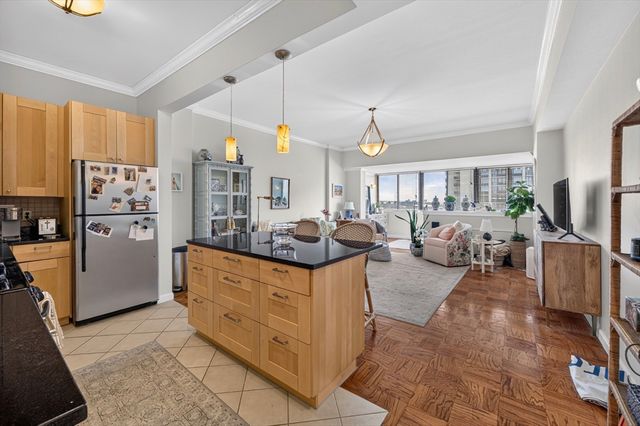 2 Hawthorne Place 17G, Boston, MA 02114