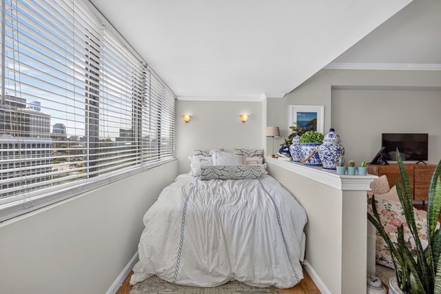 2 Hawthorne Place 17G, Boston, MA 02114