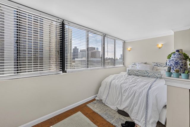 2 Hawthorne Place 17G, Boston, MA 02114