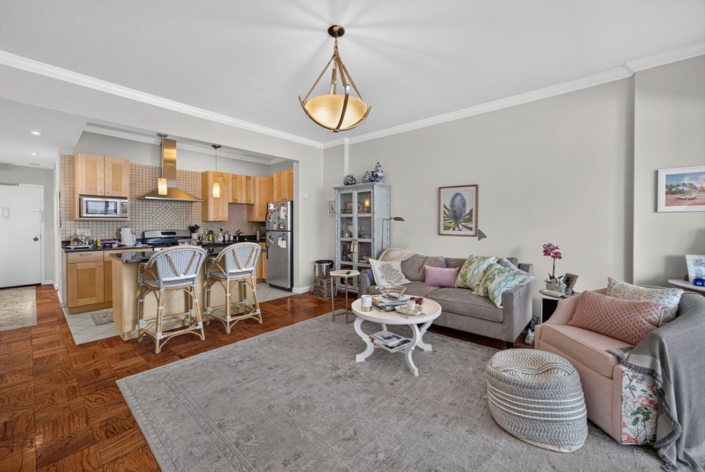 2 Hawthorne Place 17G, Boston, MA 02114