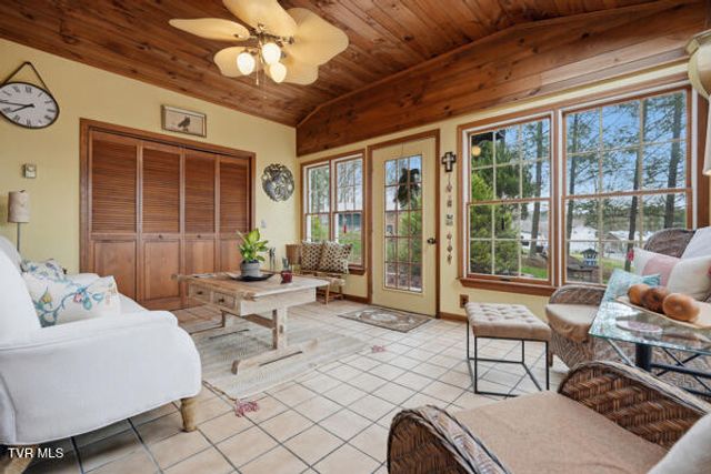 949 Jefferson Drive, Wise, VA 24293