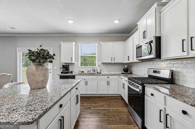6817 Scarlet Oak Way, Flowery Branch, GA 30542