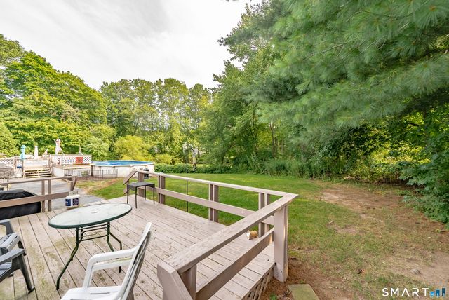 15 Roarke Road, North Haven, CT 06473