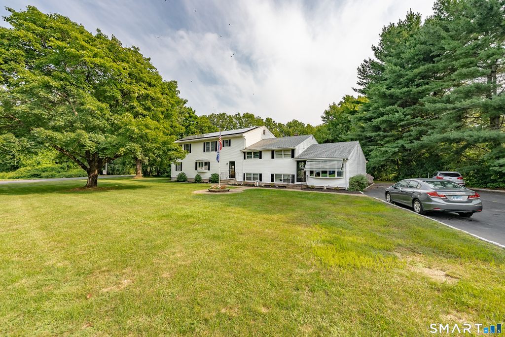 15 Roarke Road, North Haven, CT 06473