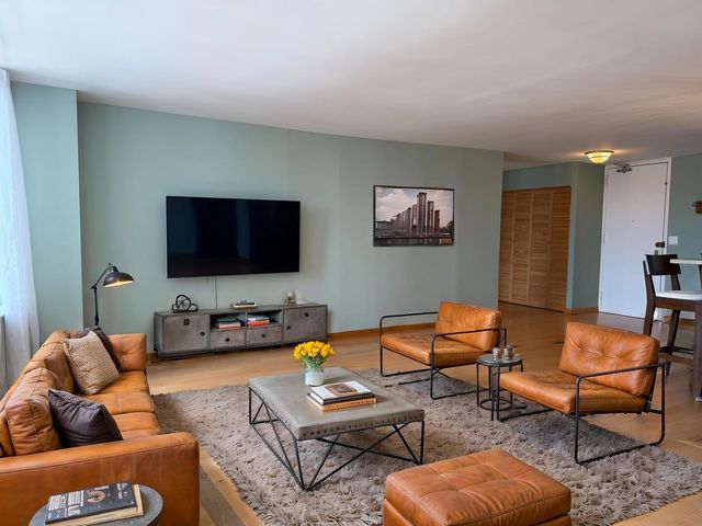 655 W Irving Park Road 2008, Chicago, IL 60613