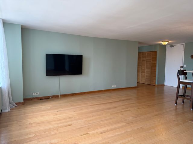 655 W Irving Park Road 2008, Chicago, IL 60613