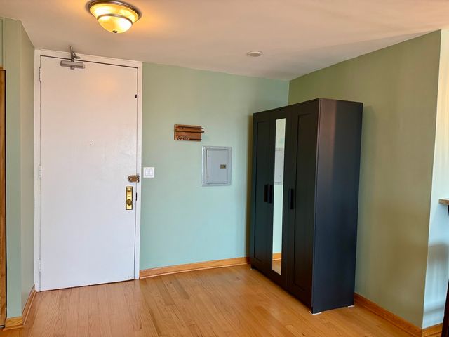 655 W Irving Park Road 2008, Chicago, IL 60613