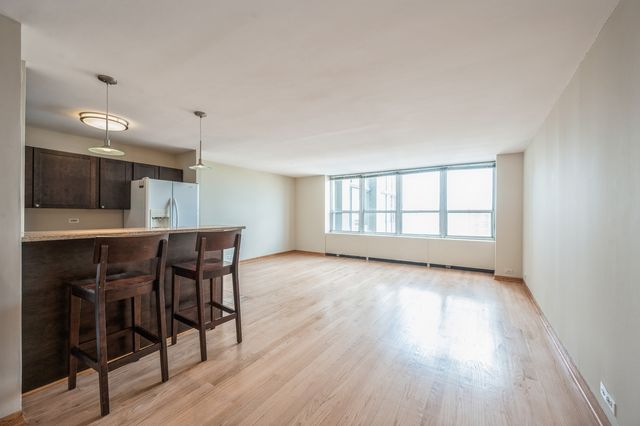 655 W Irving Park Road 2008, Chicago, IL 60613