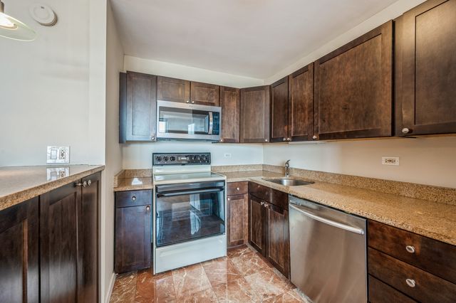 655 W Irving Park Road 2008, Chicago, IL 60613