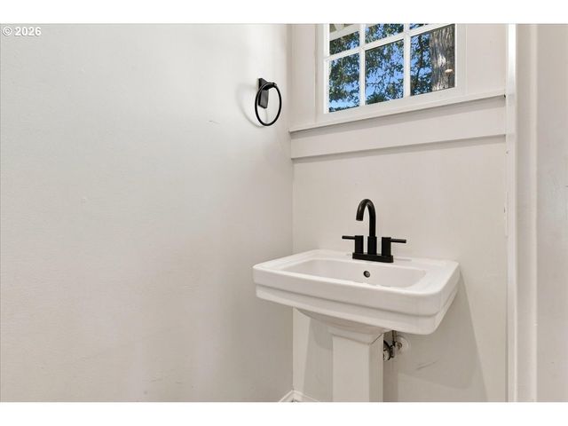 6325 Ne 7TH Ave, Portland, OR 97211