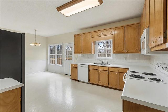 255 Hillbrook Chase, Newnan, GA 30263