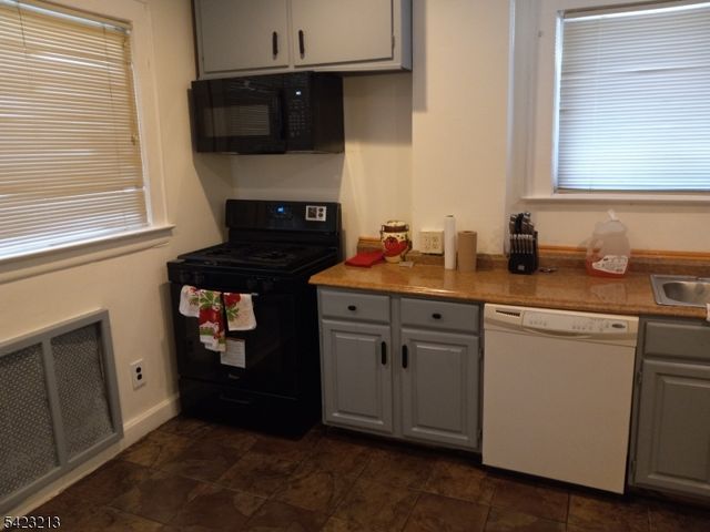 61 Putnam St, Newark City, NJ 07106