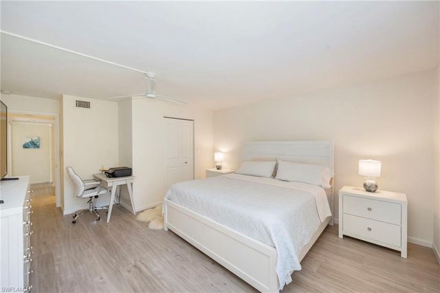 425 Wildwood LN, Naples, FL 34105