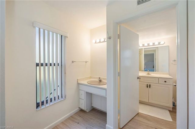 425 Wildwood LN, Naples, FL 34105