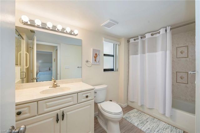 425 Wildwood LN, Naples, FL 34105