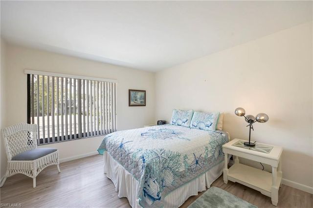 425 Wildwood LN, Naples, FL 34105