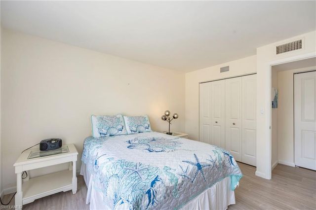 425 Wildwood LN, Naples, FL 34105