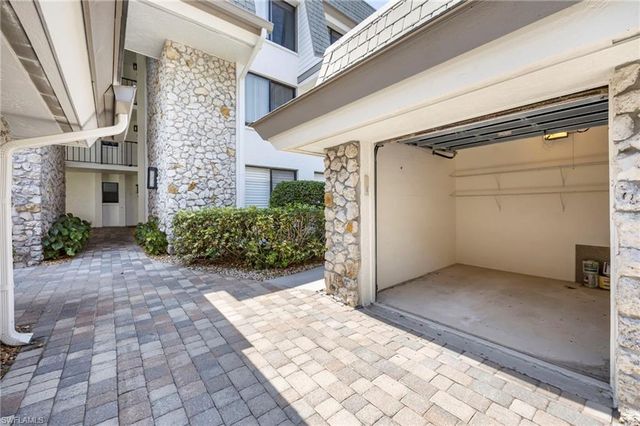 425 Wildwood LN, Naples, FL 34105