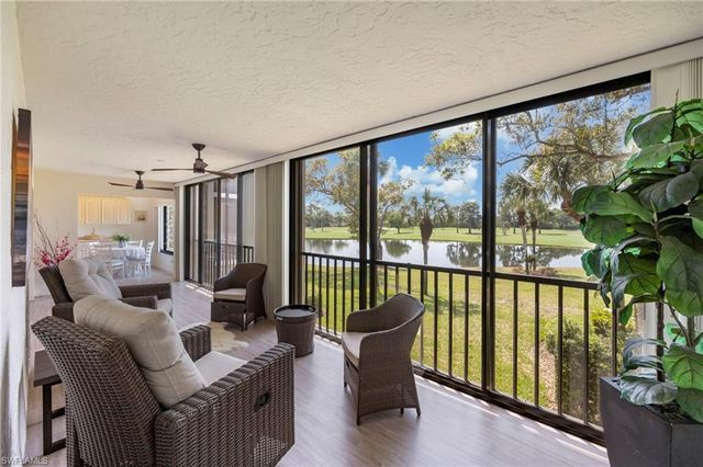 425 Wildwood LN, Naples, FL 34105