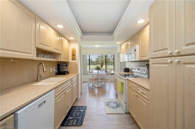 425 Wildwood LN, Naples, FL 34105