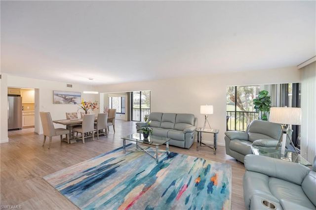 425 Wildwood LN, Naples, FL 34105