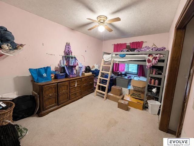6157 NW 9Th Street, Lincoln, NE 68521