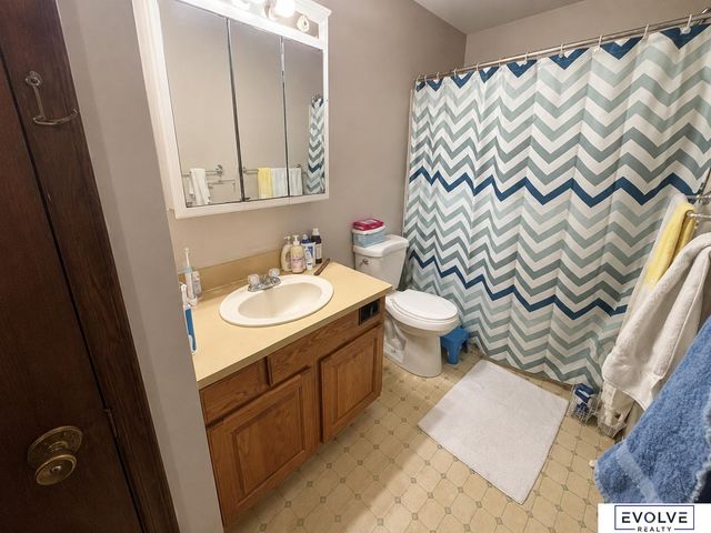 6157 NW 9Th Street, Lincoln, NE 68521