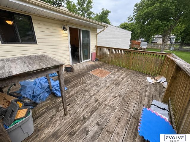 6157 NW 9Th Street, Lincoln, NE 68521