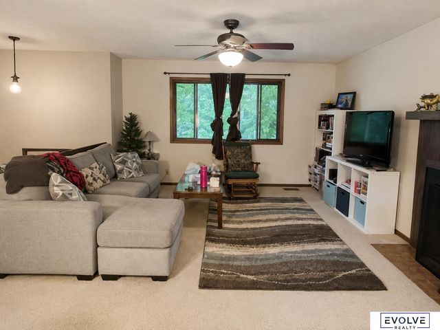 6157 NW 9Th Street, Lincoln, NE 68521