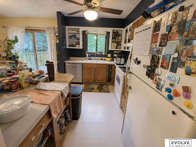 6157 NW 9Th Street, Lincoln, NE 68521
