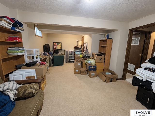 6157 NW 9Th Street, Lincoln, NE 68521