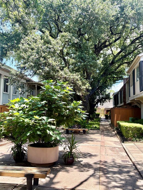 2595 Marilee Lane 6, Houston, TX 77057