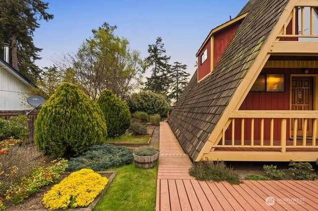 595 Race Road, Coupeville, WA 98239
