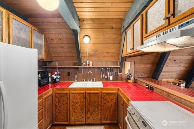 595 Race Road, Coupeville, WA 98239