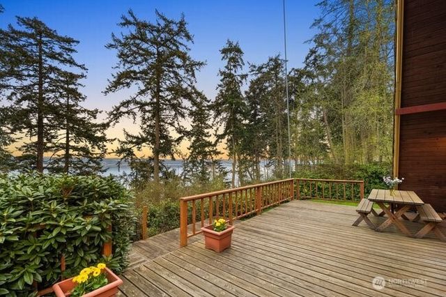 595 Race Road, Coupeville, WA 98239