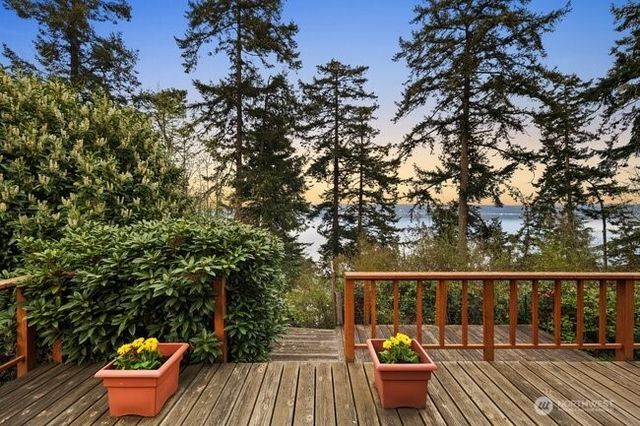 595 Race Road, Coupeville, WA 98239