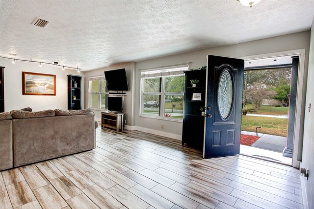 4504 Wilderness Ln N, Jacksonville, FL 32258