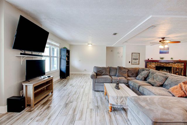 4504 Wilderness Ln N, Jacksonville, FL 32258