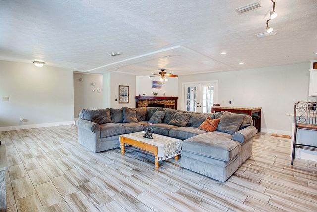 4504 Wilderness Ln N, Jacksonville, FL 32258